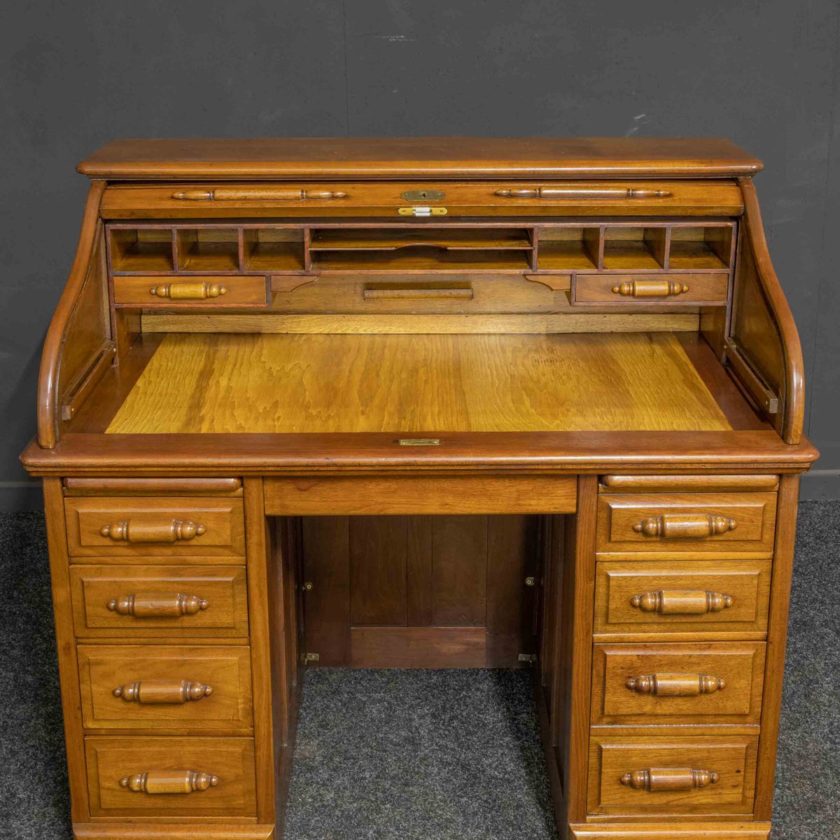 Small Edwardian Roll Top Desk in Walnut for sale at Pamono