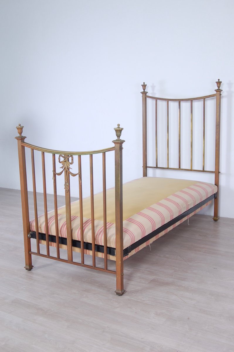 single bed in brass late 1800s or early 1900s XSG-1076012