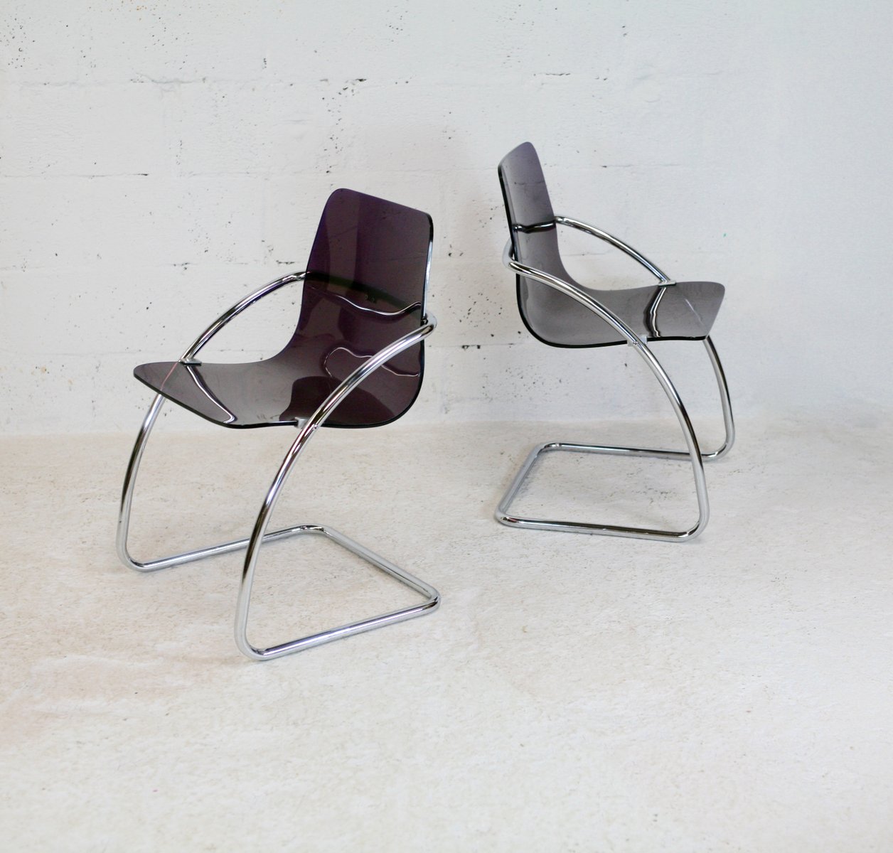 상단노출 french tubular steel mauve acrylic glass chairs by yves christin for airborne 1970s set of 2 MAO-1076142
