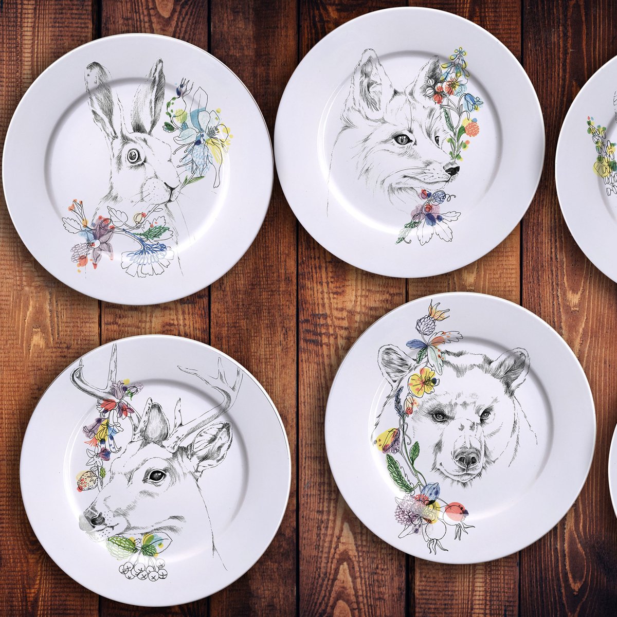 An Ode to the Woods Black Bear Dinner Plate for sale at Pamono