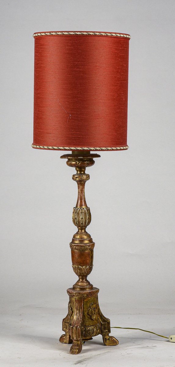 Lampe mit Rotem Lampenschirm