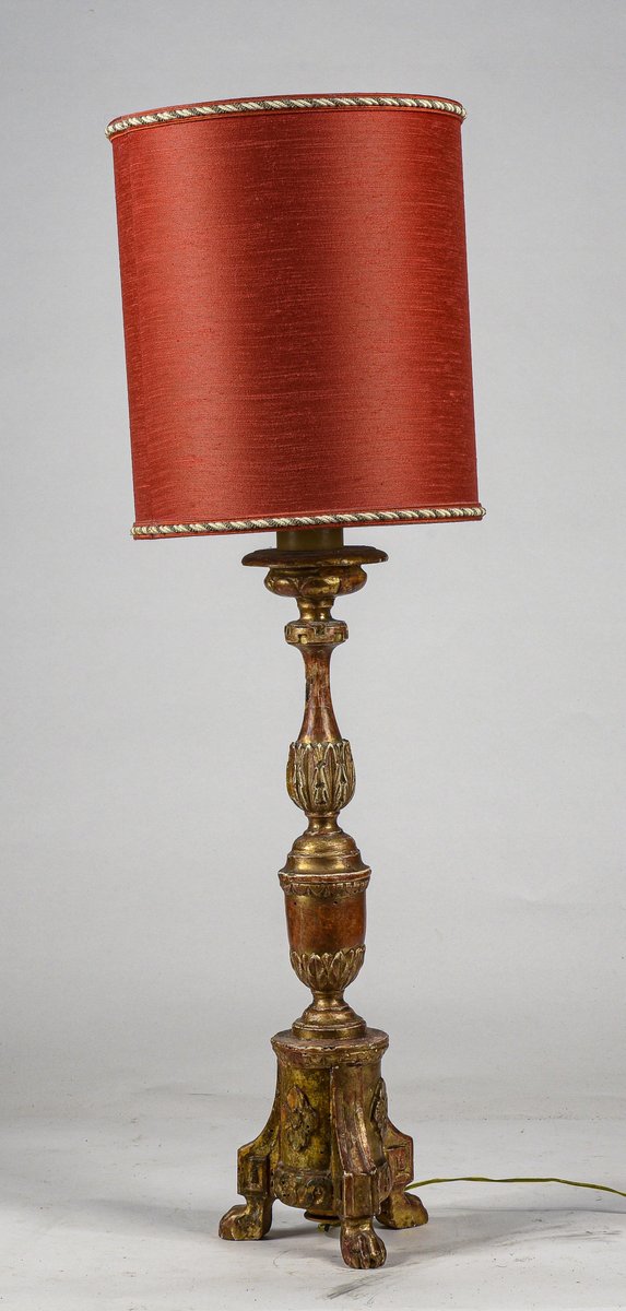 Lampe mit Rotem Lampenschirm