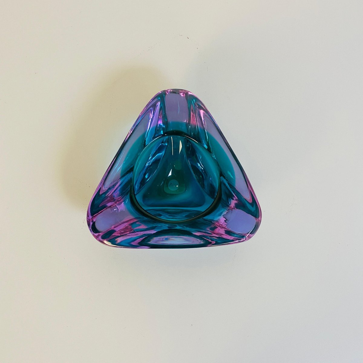 MidCentury Modern Italian Triangular Purple Murano Glass Ashtray, 1970s for sale at Pamono