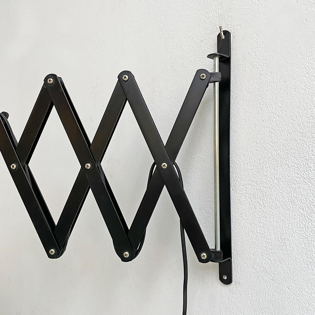 Verstellbare italienische Mid-Century Modern Pantograph Wandlampe in ...