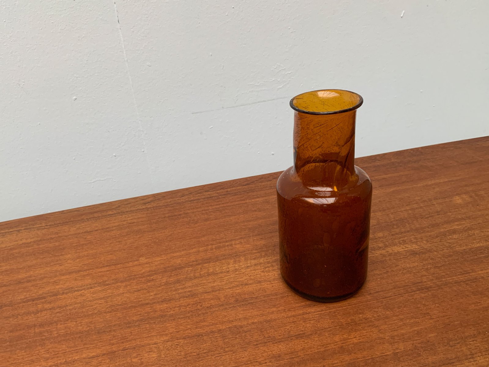 MidCentury Handmade Glass Vase for sale at Pamono