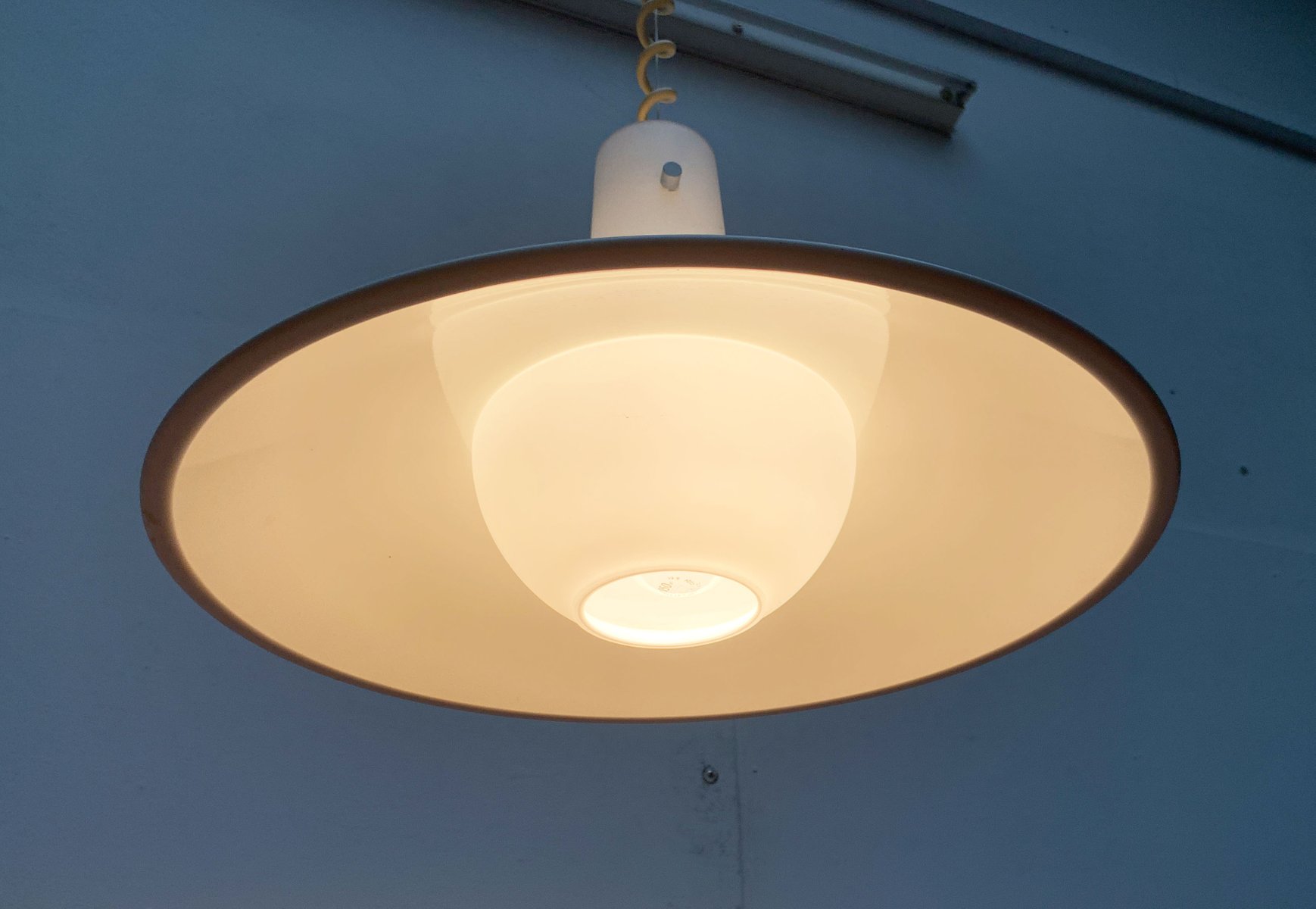 Lampe suspendue - verre-laiton, fabriquée par Glashütte Limburg, années