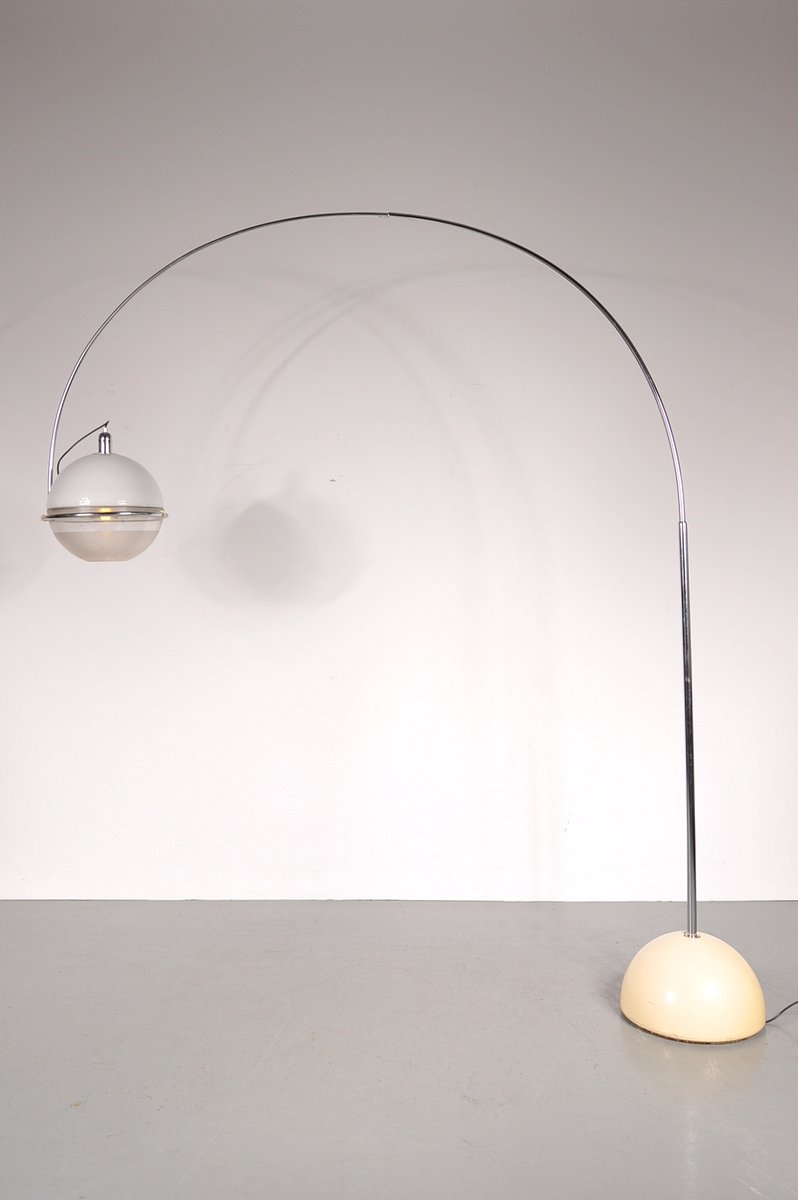 Lampada ad arco Fucos di Fabio Lenci per Guzzini, anni \'60 in ... Lampada ad arco Fucos di Fabio Lenci per Guzzini, anni \'60 in ...