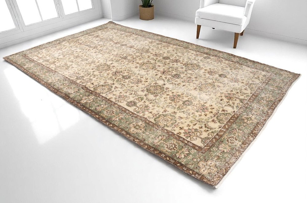 Vintage Traditional Rustic Rug for sale at Pamono