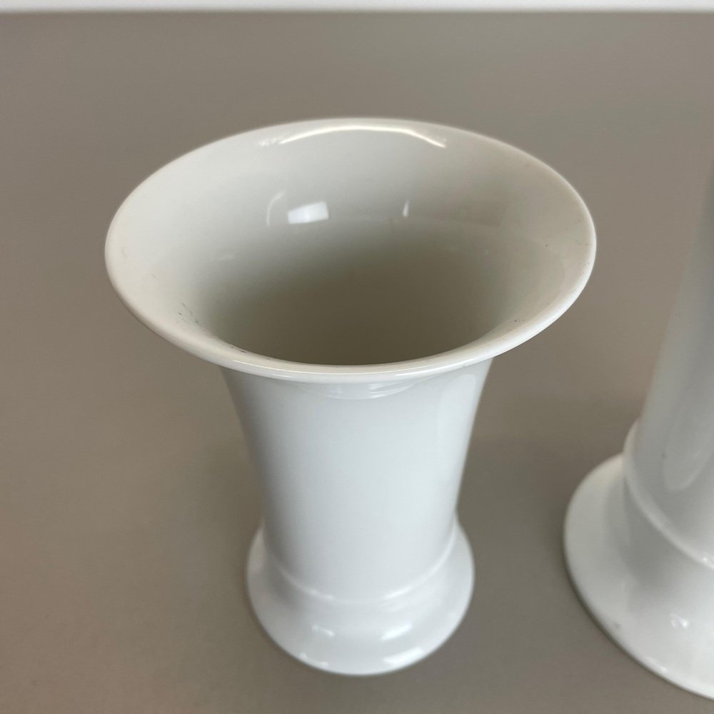 Vaso in porcellana Bisquit bianca di Ak Kaiser, anni '70 in vendita su