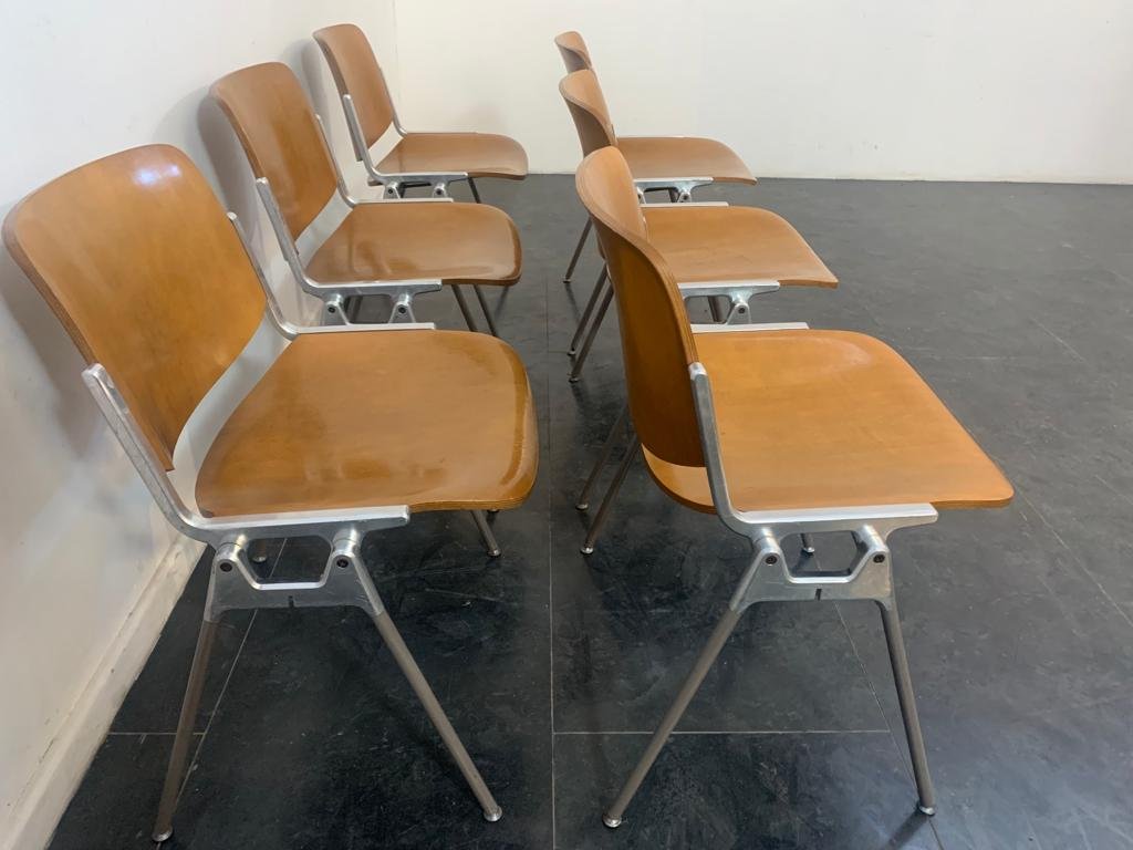 Stapelstühle aus Aluminium, Metall & Buche von Giancarlo Piretti für