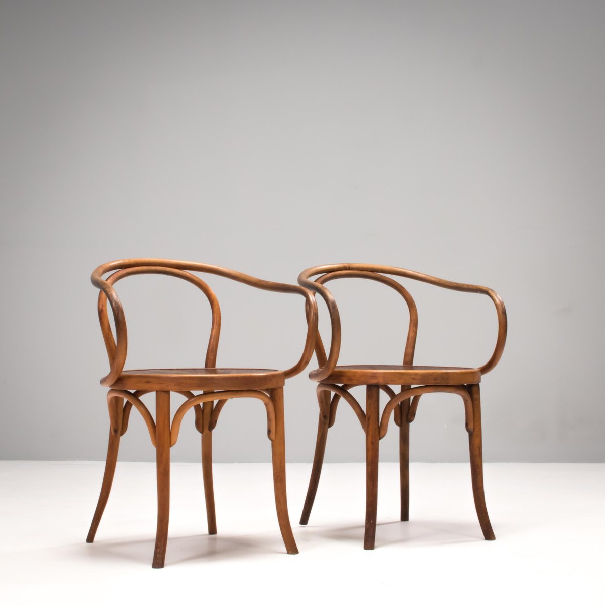 Thonet Bugholz Stühle von Le Corbusier, 1930er, 2er Set bei Pamono kaufen