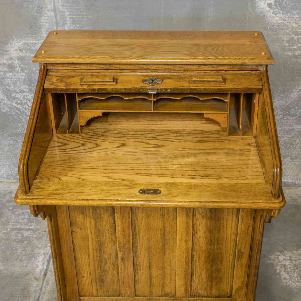 Small Edwardian Oak Desk for sale at Pamono
