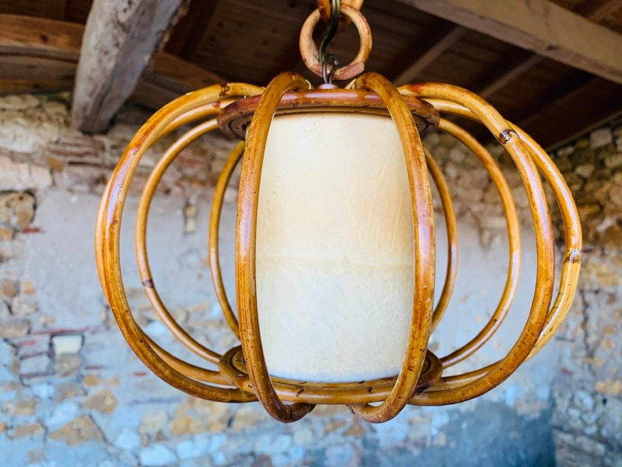 Vintage Hängelampe aus Bambus & Rattan, 1960er bei Pamono kaufen