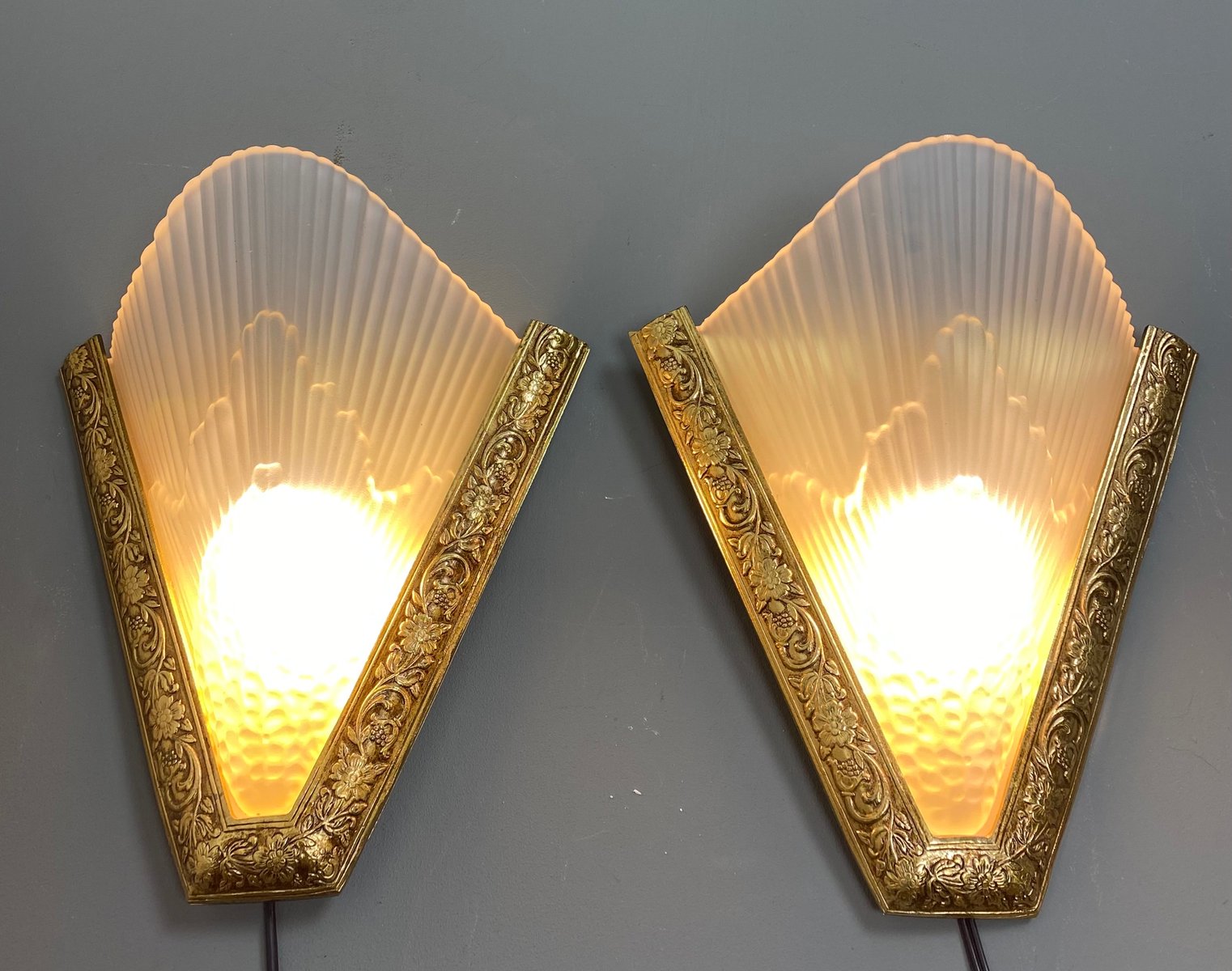 Paire D’appliques Murales Anciennes – Style Victorien Industriel, Laiton Et Verre