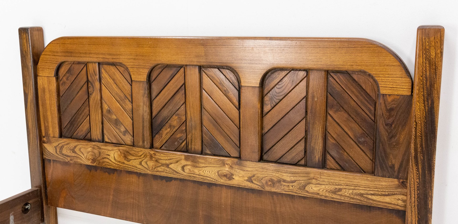 MidCentury Spanish Elm Full Size Bed for sale at Pamono