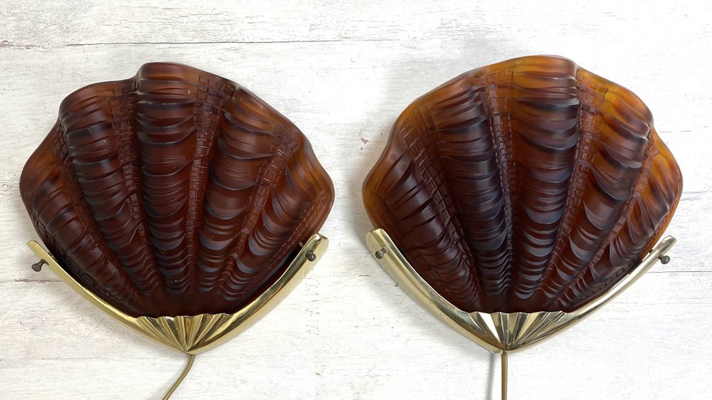Art Deco Shell Wall Lights in Brass and Glass, 1930s, Set of 2 for sale at Pamono