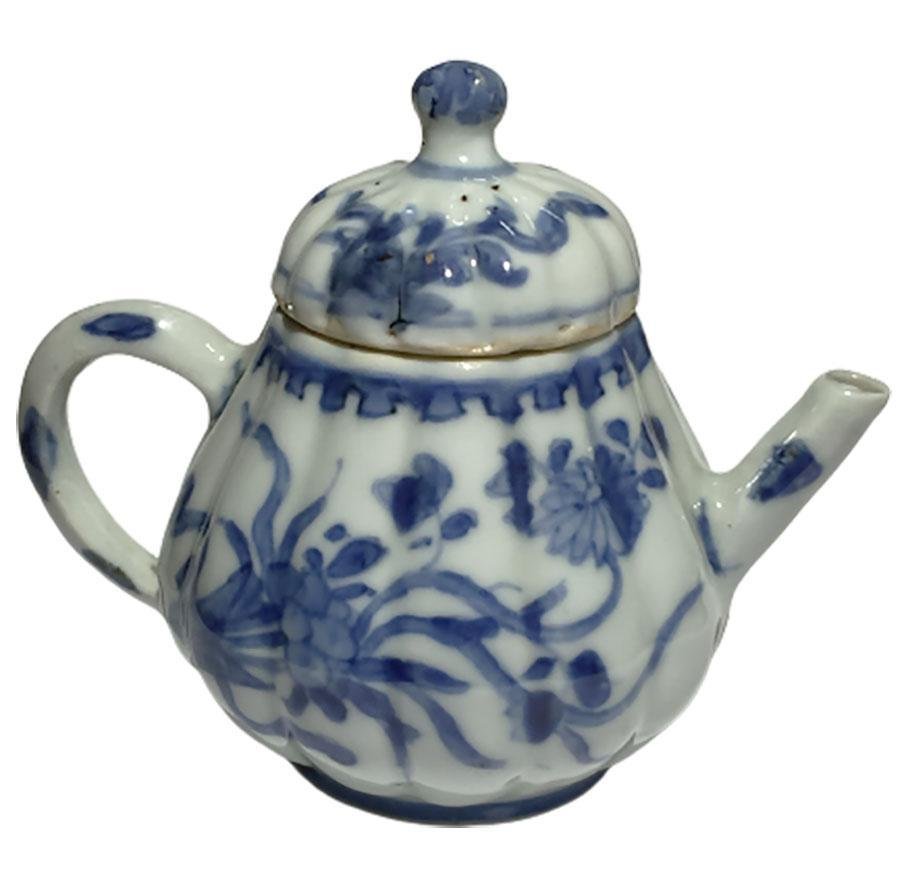 Chinese Kangxi Blue and White Porcelain Pumpkin Shaped Teapot for sale