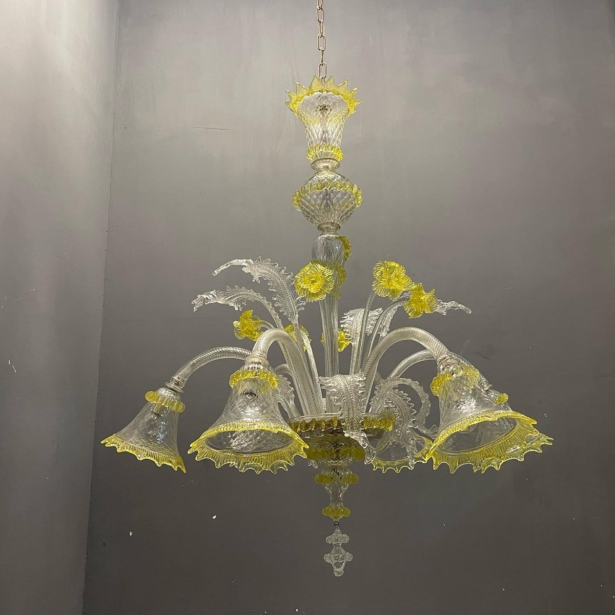 Italian Flower Chandelier in Murano Glass, 1960s for sale at Pamono