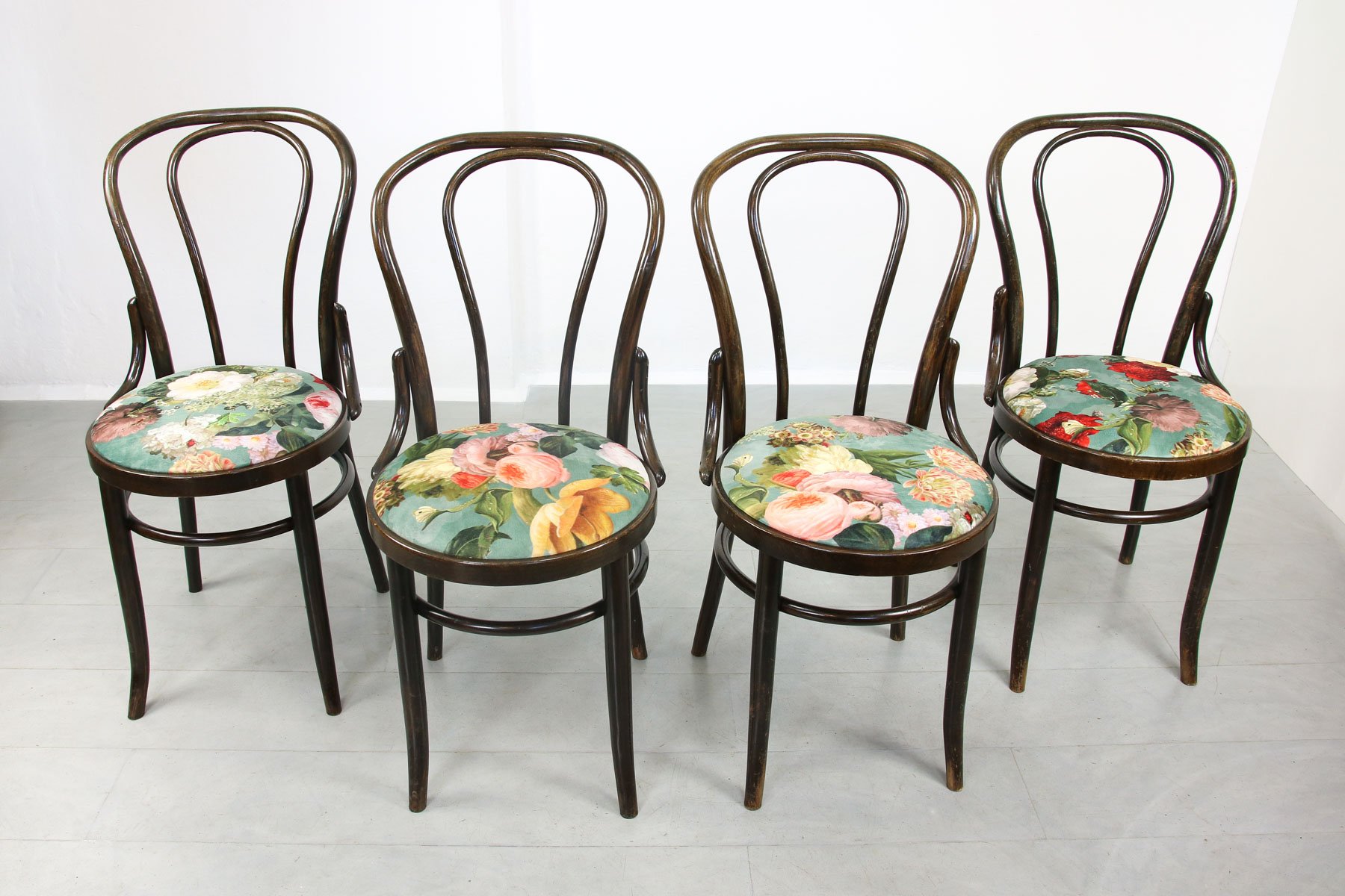 Vintage Velvet No. 18 Dining Chairs by Michael Set of 4 for sale at Pamono