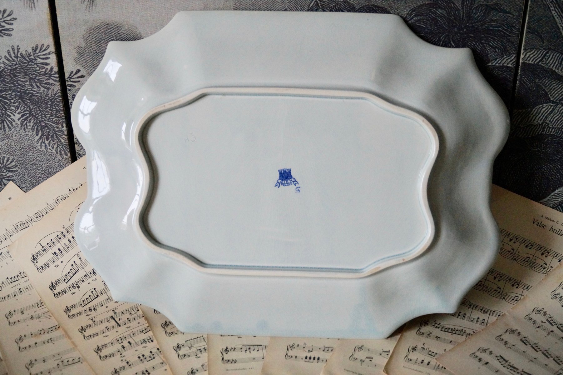 Big Vintage Gien France Tureen with Underplate for sale at Pamono