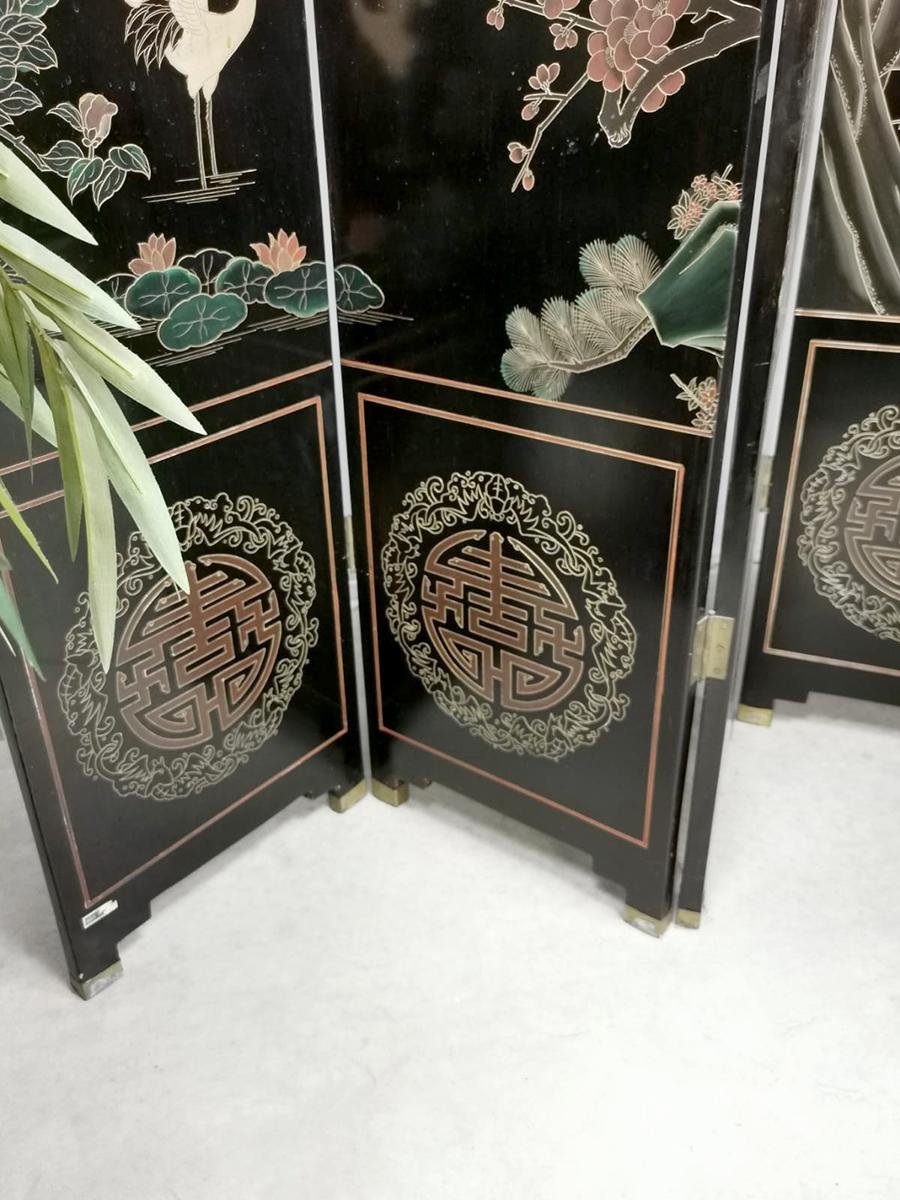 Asian Lacquered Room Divider Depicting Crane Birds for sale at Pamono