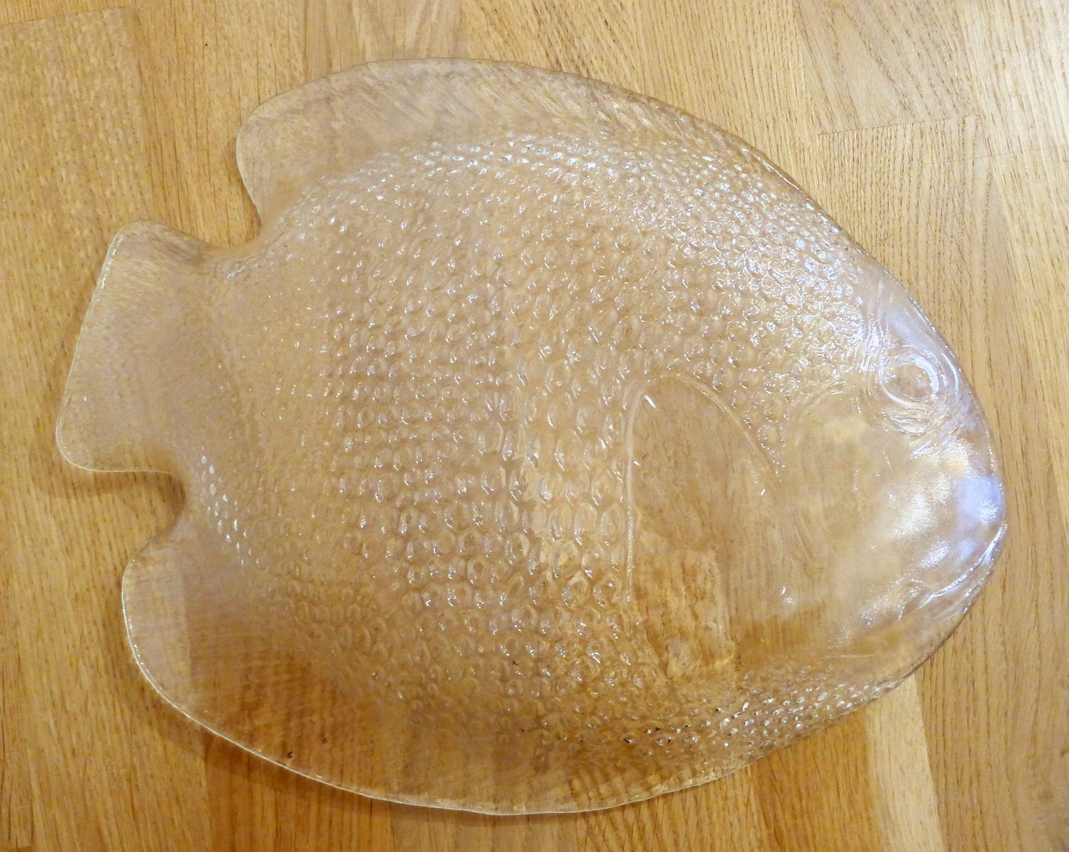 Glass Fish Plates by Arcoroc Arc, 1970s, Set of 12 for sale at Pamono