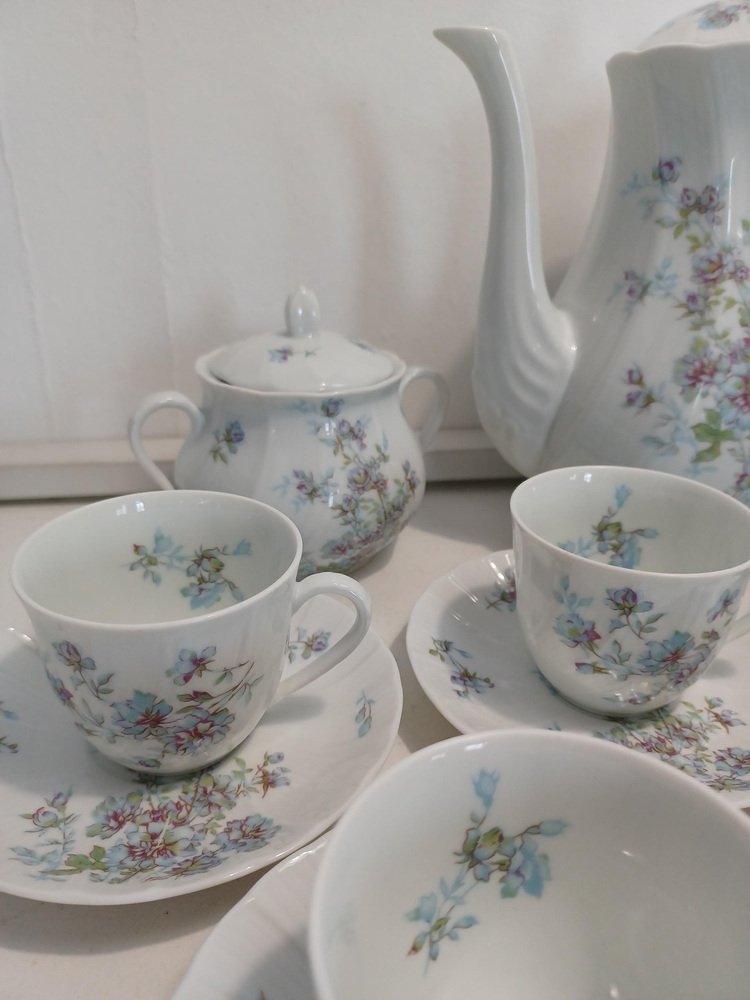 Service à Café Modèle Gabrielle en Porcelaine de Limoges de Bernardaud, Set de 23 en vente sur Service à Café Modèle Gabrielle en Porcelaine de Limoges de Bernardaud, Set de 23 en vente sur