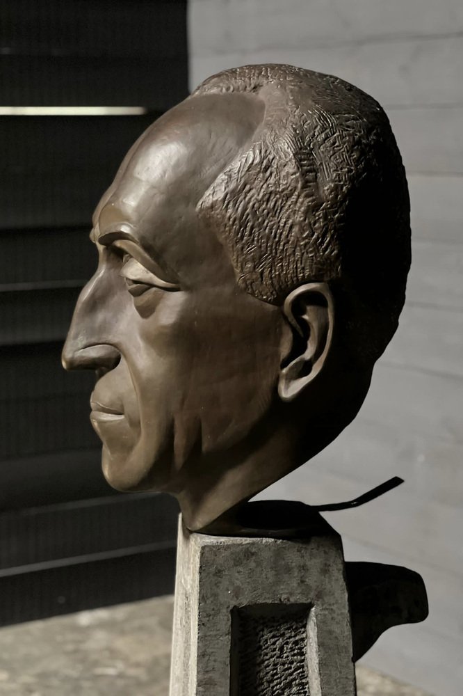 Large Bronze Head Sculpture from Akarova for sale at Pamono