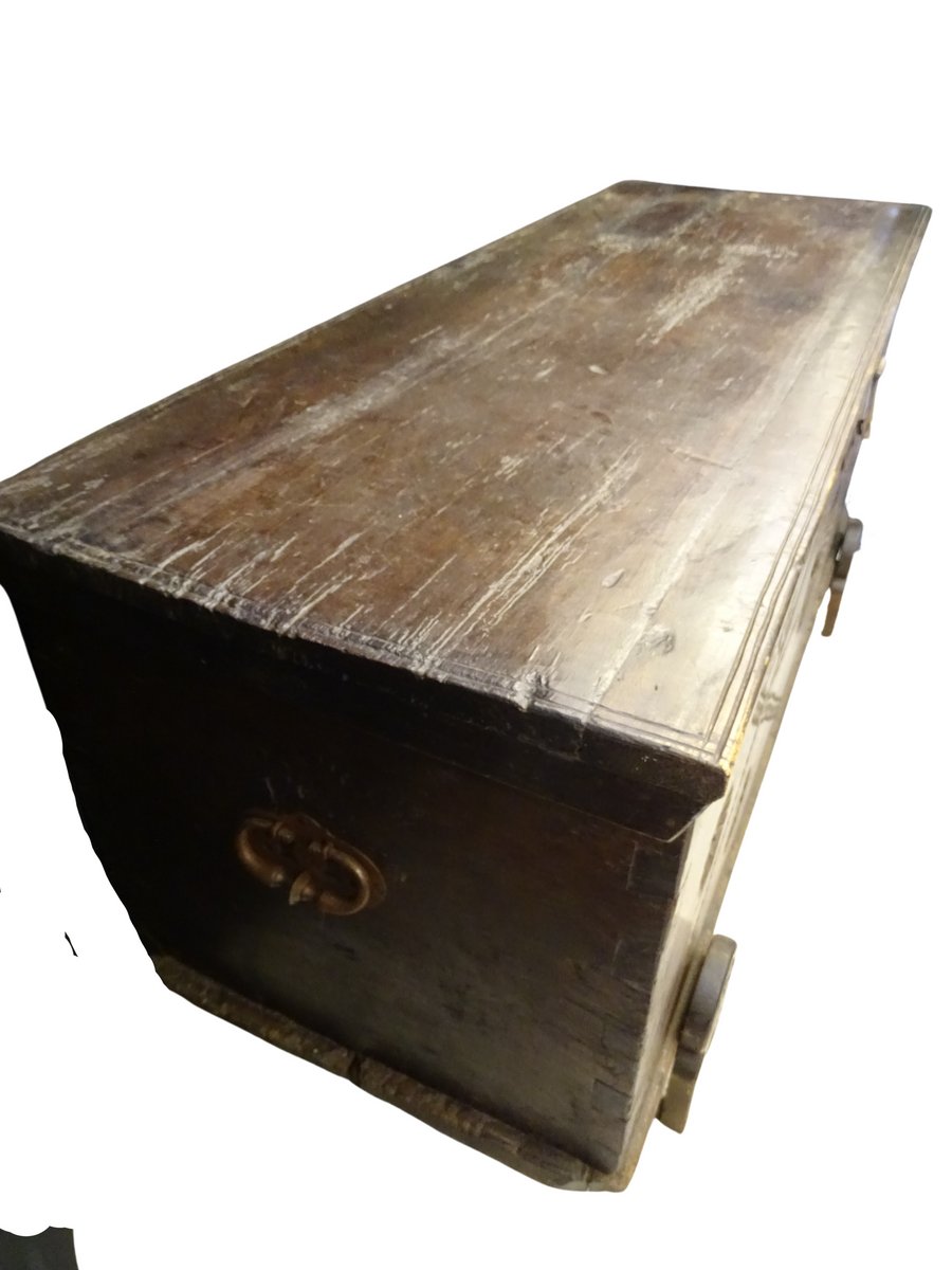 18th century asturian leonese chest NUC-1295737
