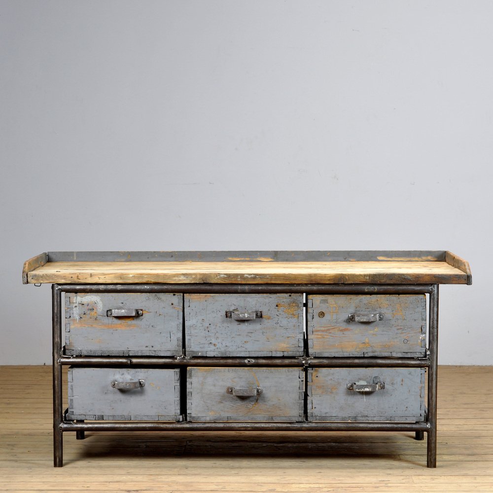 Industrielle Werkbank aus Kiefernholz & Eisen, 1940er bei Pamono kaufen