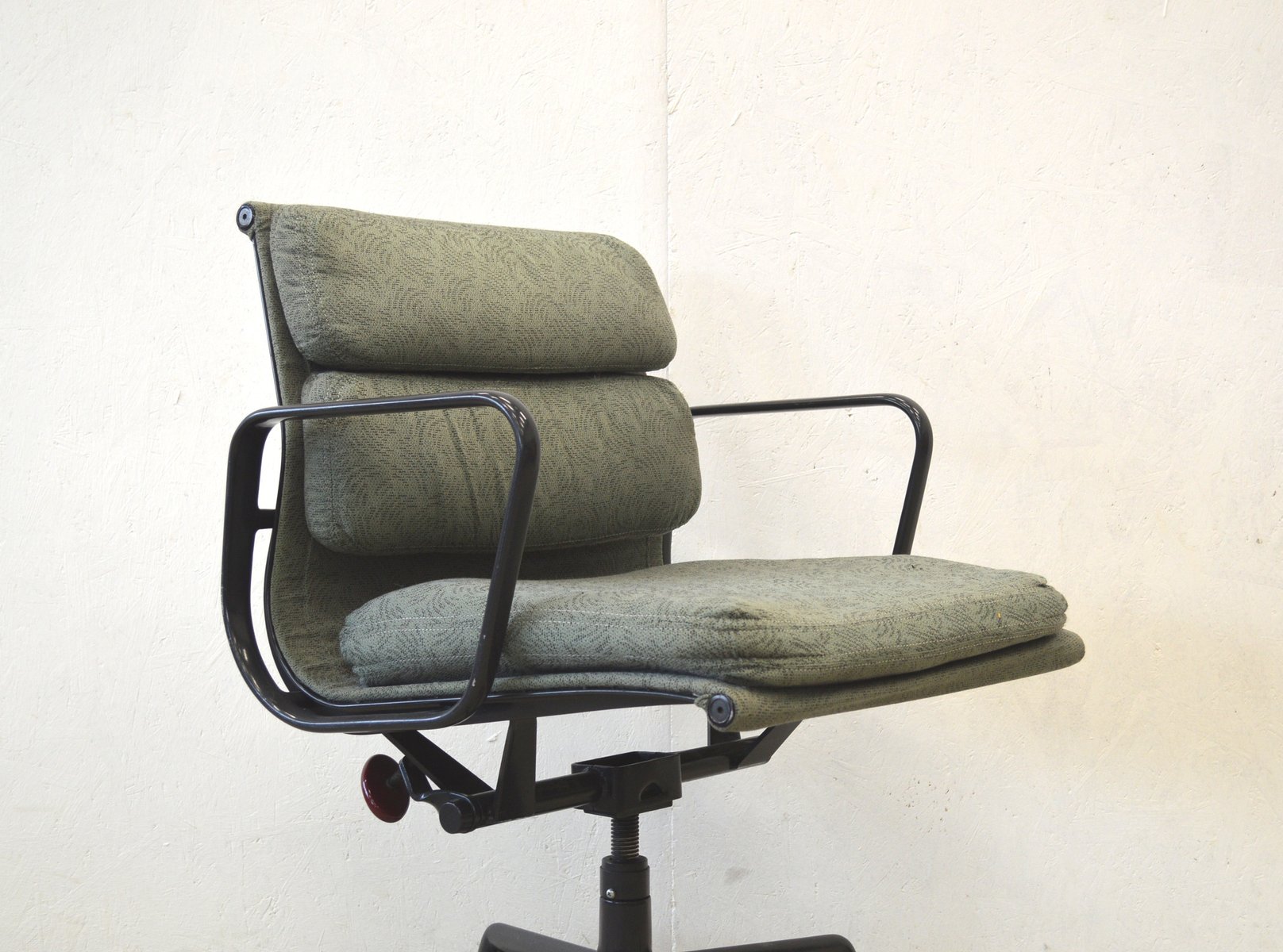 American Ea217 Aluminum Office Chair By Charles Ray Eames For American Ea217 Aluminum Office Chair By Charles Ray Eames For Herman Miller 1950s