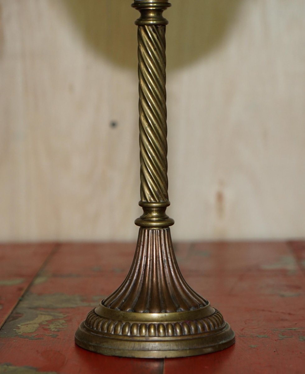 Victorian Spiral Pillar Base Oil Lamp in Italian Etched Glass for sale