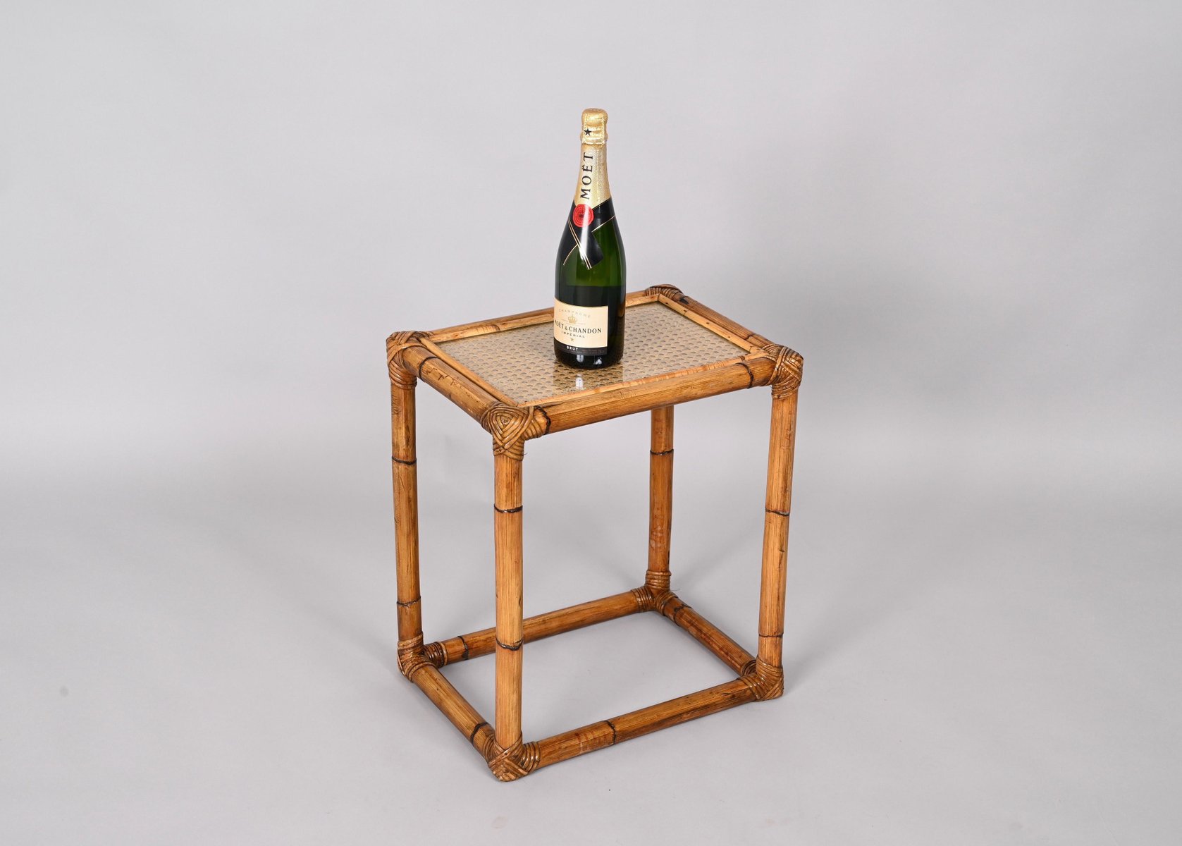 Italienischer MidCentury Beistelltisch aus Bambus & Korbgeflecht