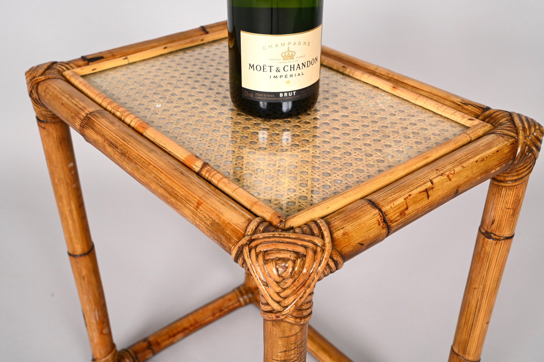 Italienischer MidCentury Beistelltisch aus Bambus & Korbgeflecht