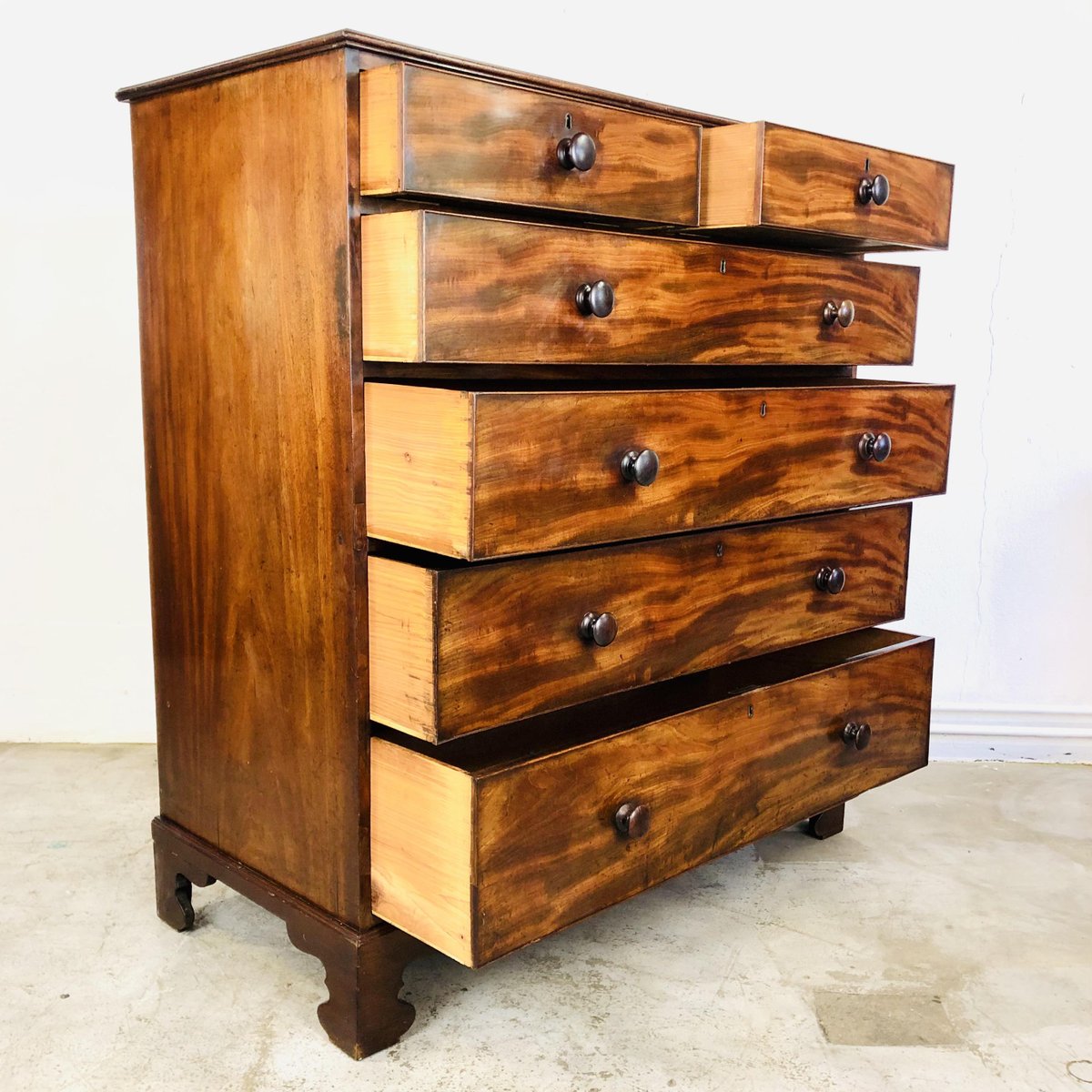Victorian Chest of Drawers for sale at Pamono