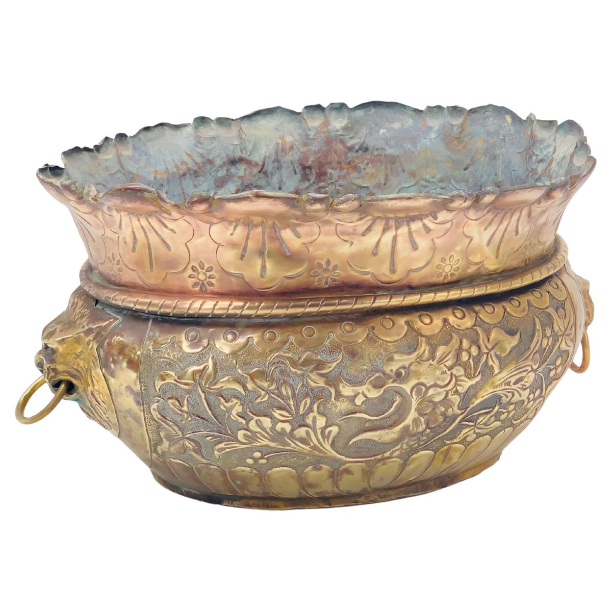 Jardinière Ancienne En Laiton Repoussé – Décor Floral, Pattes De Lion Et Poignées