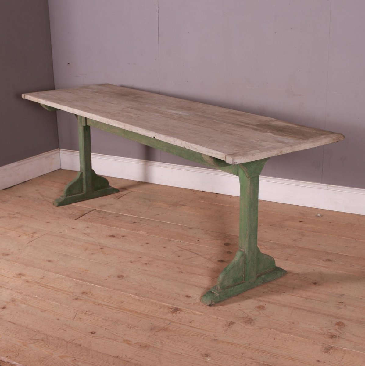Antique English Tavern Table in Pine for sale at Pamono