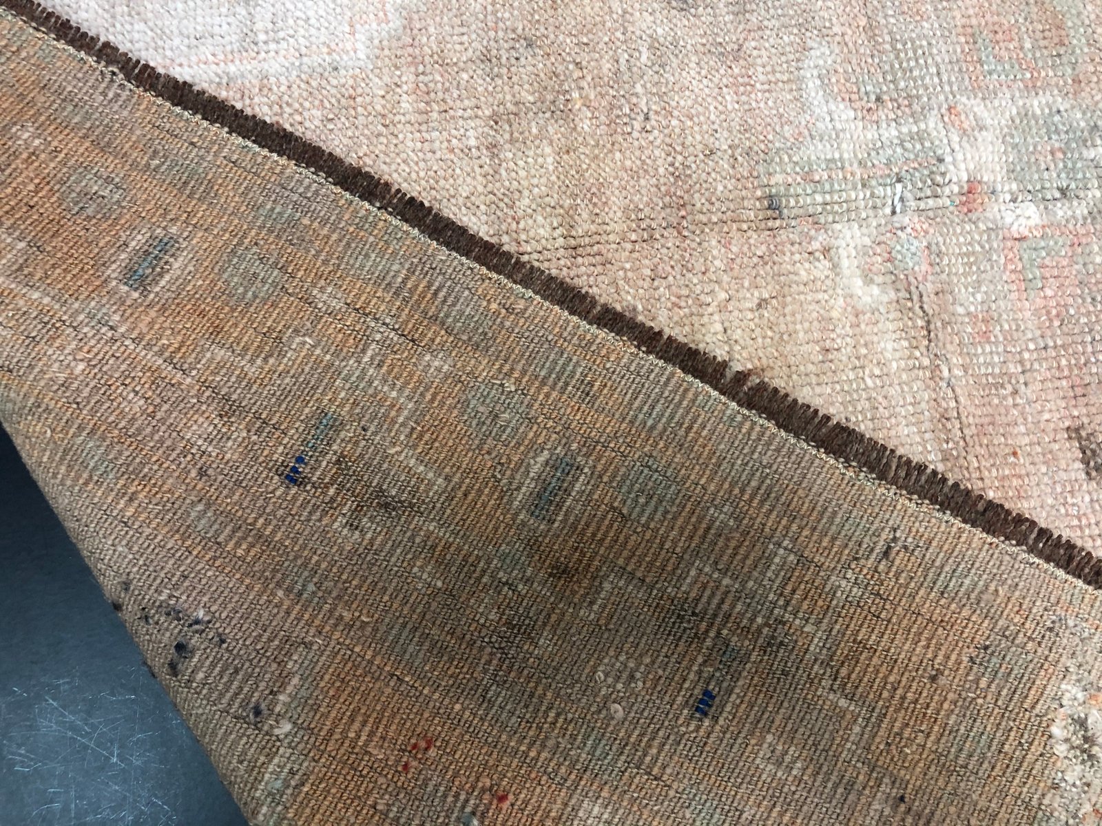 Antique Turkish Pale Rug in Wool for sale at Pamono