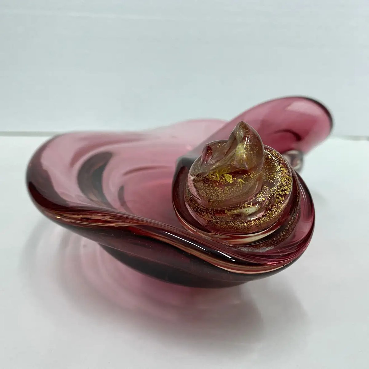 MidCentury Modern Italian Purple and Gold Murano Glass Ashtray, 1970s for sale at Pamono