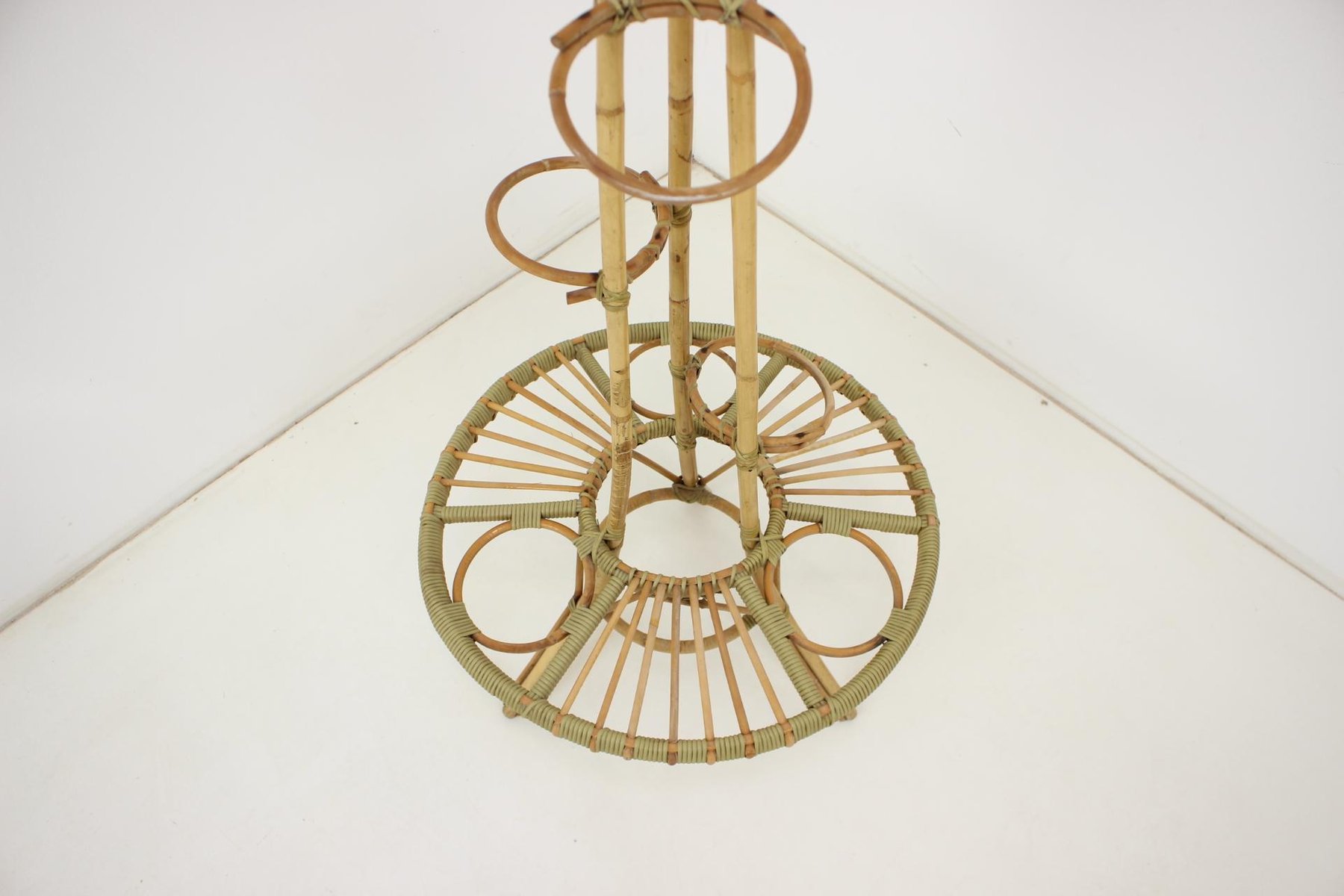 Blumenständer Aus Rattan – Dunkelblau, Handgefertigt | Ø Ca. 30 Cm, Höhe Ca. 28 Cm | Für Innen & Außen, Stilvolle Blumen-Deko