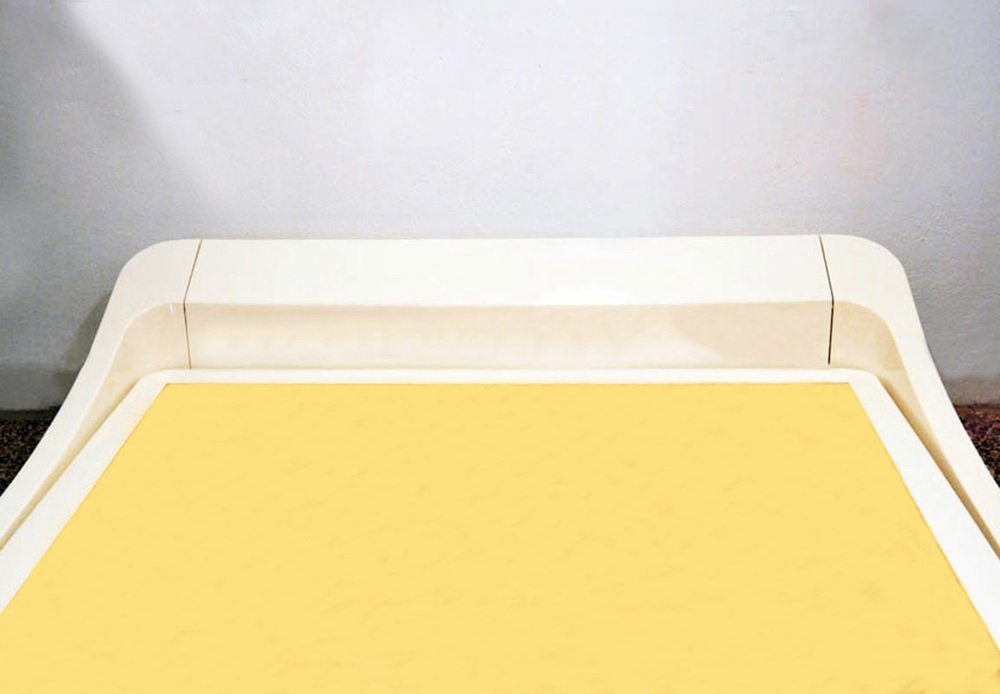 Space Age Fiberglass Bed by Astarte, 1970s for sale at Pamono