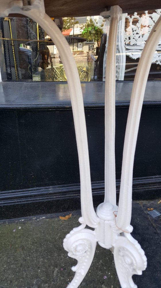 Mesa de jardín de hierro fundido de finales del siglo XIX en venta en