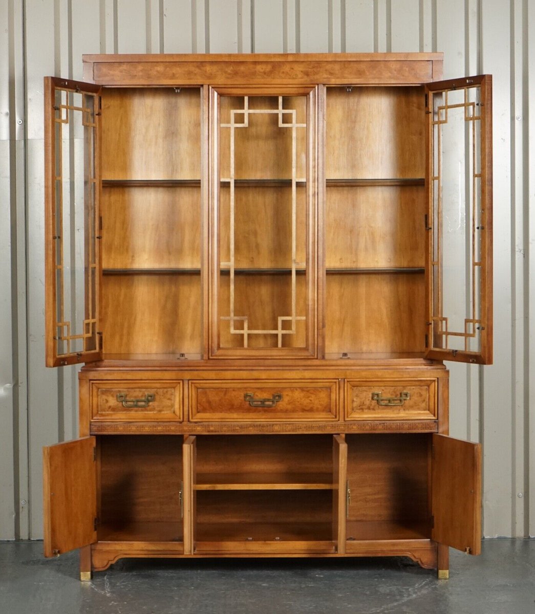 Oriental Henry Link Display with Lights for sale at Pamono