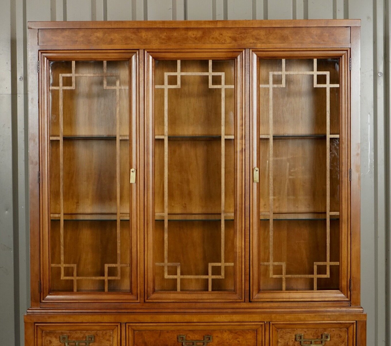 Oriental Henry Link Display with Lights for sale at Pamono