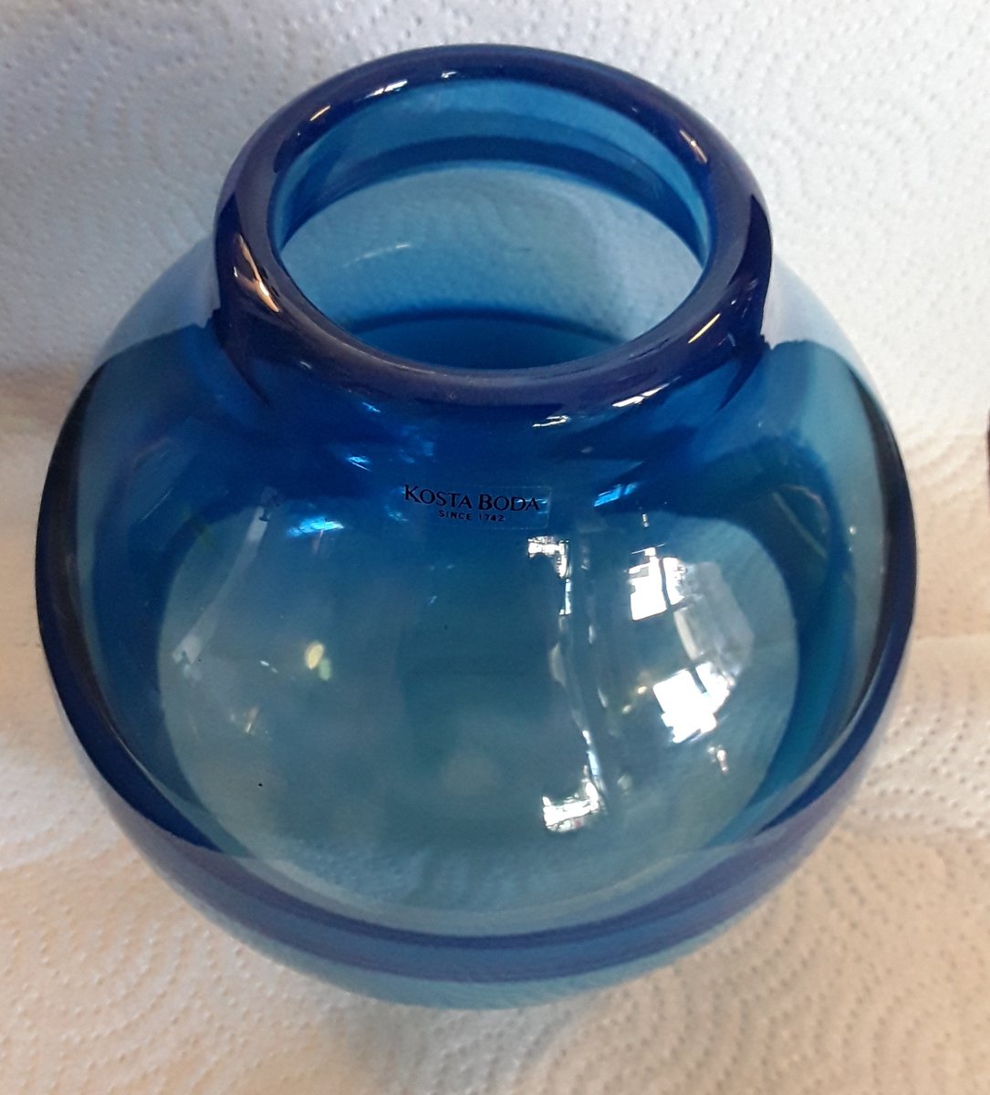 Vintage Swedish Spherical Glass Vase by Gunnel Sahlin for Kosta Boda ...