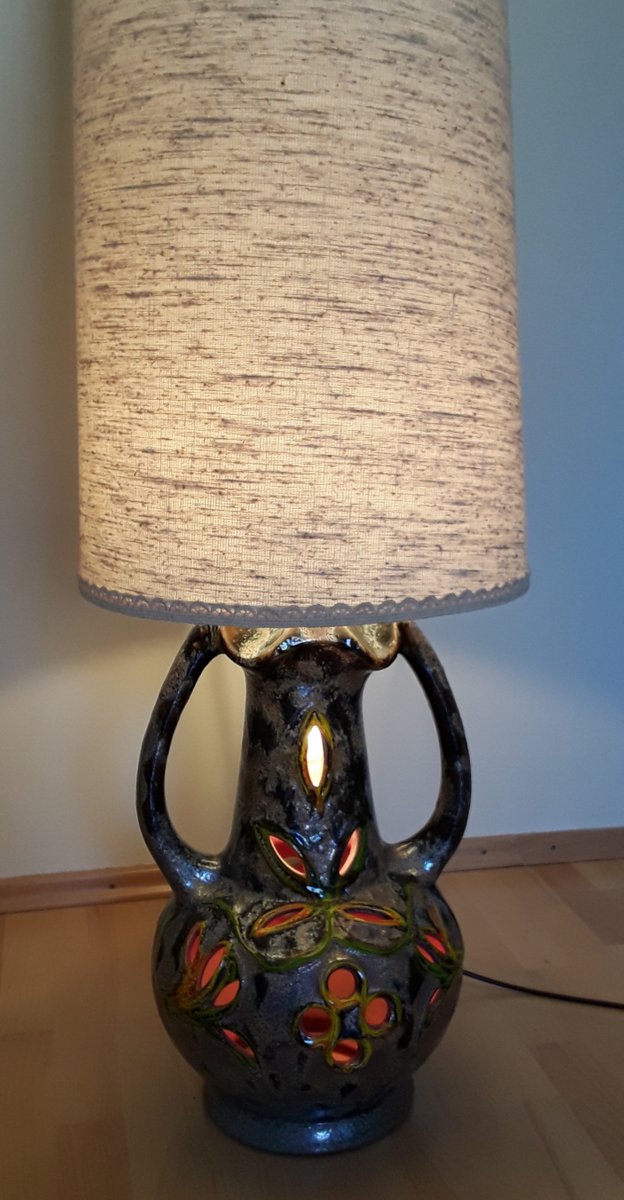 Fabelhafte Tischlampe Mit Keramikfuss Fotos