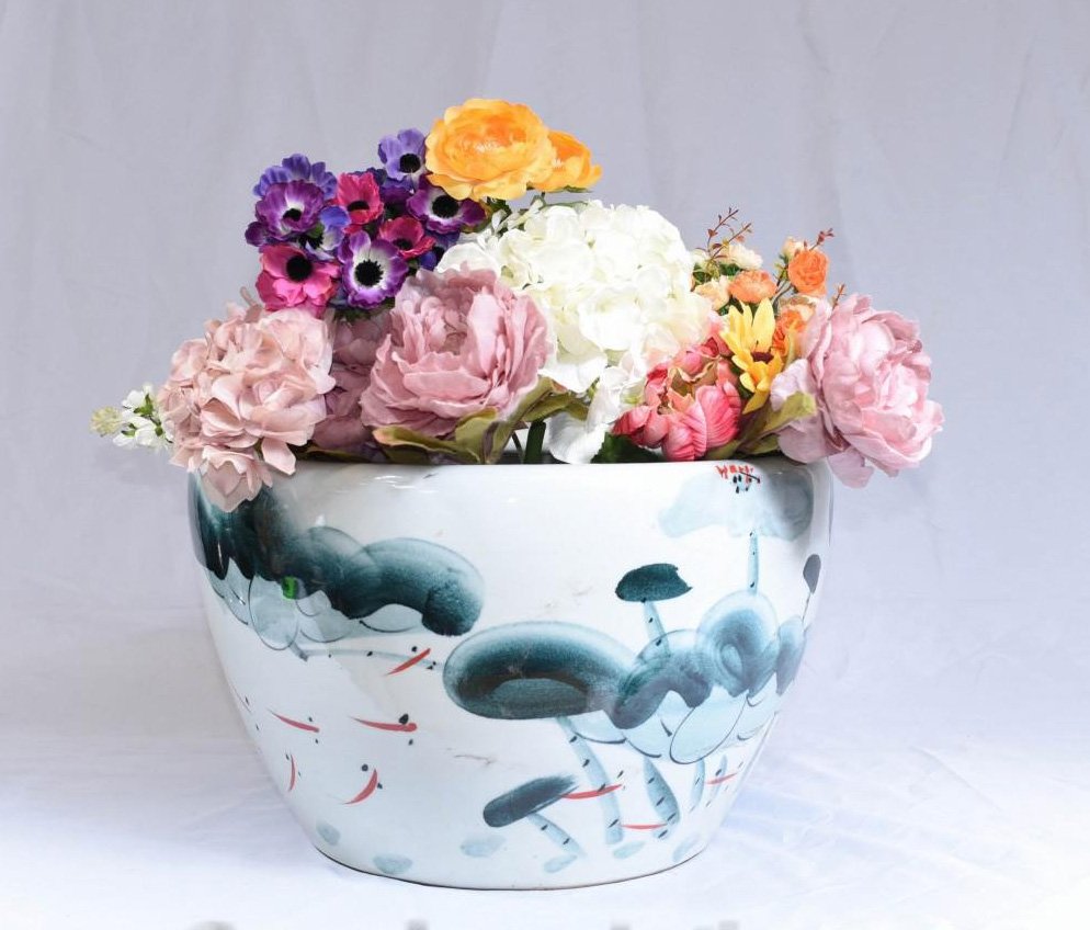 Chinese Ming Porcelain Planter for sale at Pamono