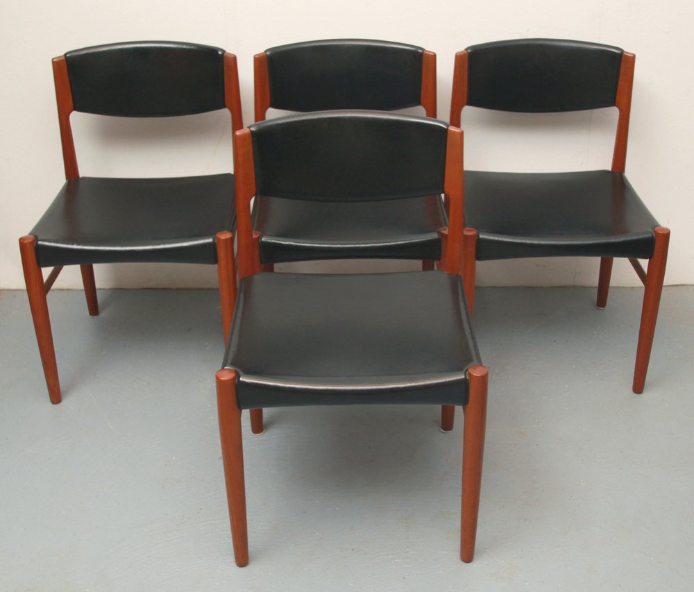 Danish Dining Room Chairs in Teak, 1965, Set of 4 for sale at Pamono