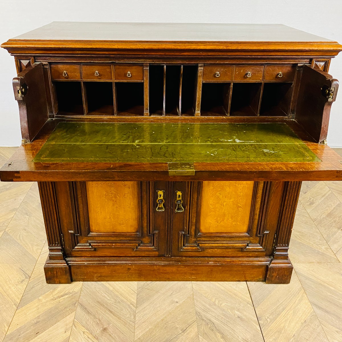 Antique English Sideboard, 19th Century for sale at Pamono