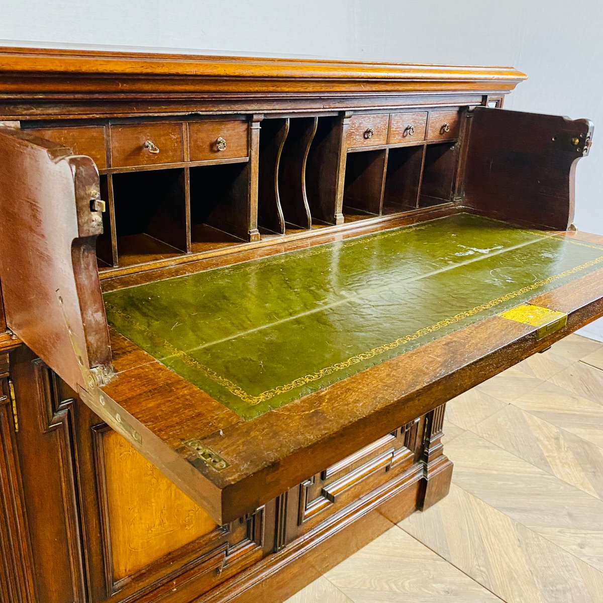 Antique English Sideboard, 19th Century for sale at Pamono